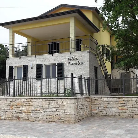Aurelia Haus1 In Mit Garten Holiday home Porec