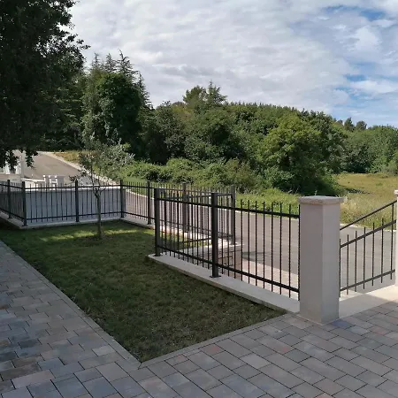 Aurelia Haus1 In Mit Garten Holiday home Porec